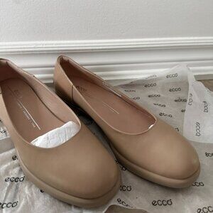 ECCO NWOT Nude Sculpted Ballet Flats Comfort Shoes Slip On Minimalist